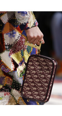 Details Christian Dior , Details Dior Fall 2018 Ready-to-Wear , Детали показа Кристиан Диор , Детали показа Диор осень зима 2018 , Fashion show , неделя моды в Париже , PFW , Мария Грация Кьюри , Mainstyles